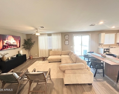 2710 N Mulberry Place - Photo Thumbnail 3