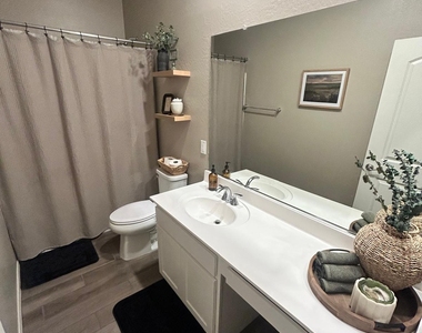 2710 N Mulberry Place - Photo Thumbnail 8