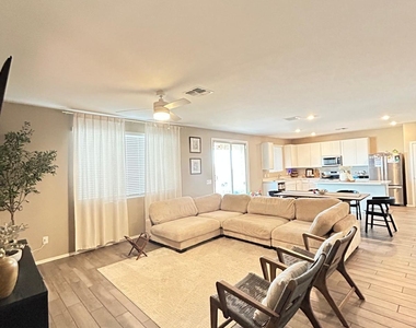 2710 N Mulberry Place - Photo Thumbnail 4