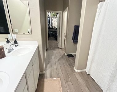 2710 N Mulberry Place - Photo Thumbnail 12