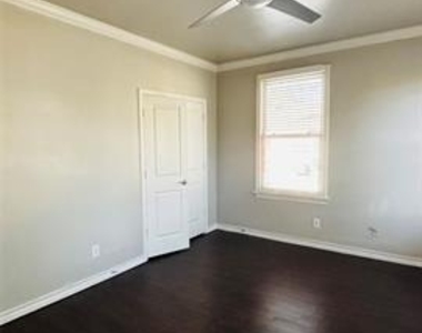 4511 Junius Street - Photo Thumbnail 3