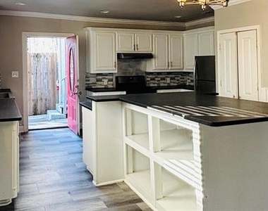 4511 Junius Street - Photo Thumbnail 5