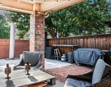1796 Barton Springs Drive - Photo Thumbnail 15