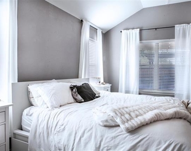 1796 Barton Springs Drive - Photo Thumbnail 11