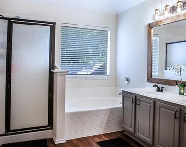 1796 Barton Springs Drive - Photo Thumbnail 13