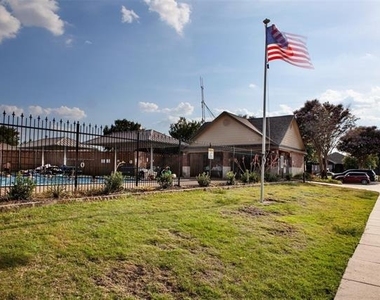1796 Barton Springs Drive - Photo Thumbnail 17