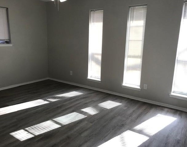 1601 Hillwood Drive - Photo Thumbnail 4