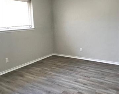 1601 Hillwood Drive - Photo Thumbnail 19