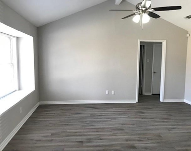 1601 Hillwood Drive - Photo Thumbnail 17