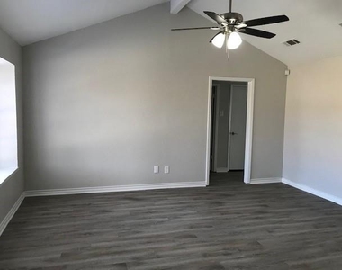 1601 Hillwood Drive - Photo Thumbnail 18