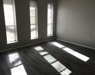 1601 Hillwood Drive - Photo Thumbnail 23