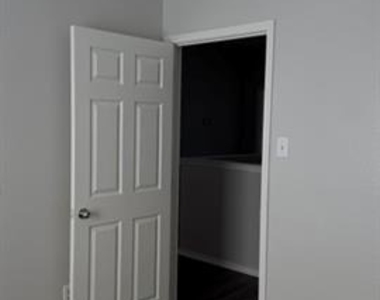 2053 Meadow Park Drive - Photo Thumbnail 11