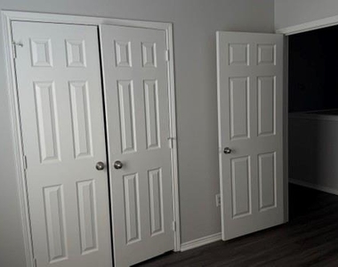2053 Meadow Park Drive - Photo Thumbnail 14