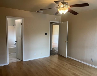 313 Joshua Street - Photo Thumbnail 5