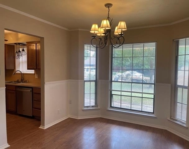 313 Joshua Street - Photo Thumbnail 4