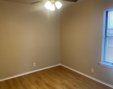 313 Joshua Street - Photo Thumbnail 12
