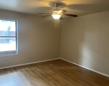 313 Joshua Street - Photo Thumbnail 6