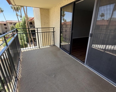 10330 W Thunderbird Boulevard - Photo Thumbnail 15