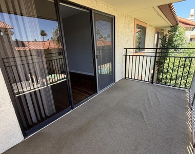 10330 W Thunderbird Boulevard - Photo Thumbnail 14