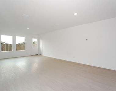 1419 Merlin Bluff Street - Photo Thumbnail 6