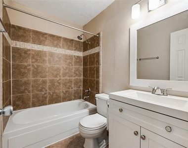 7204 Shadow Bend Drive - Photo Thumbnail 12