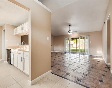 7204 Shadow Bend Drive - Photo Thumbnail 23