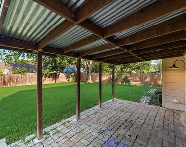 7204 Shadow Bend Drive - Photo Thumbnail 11