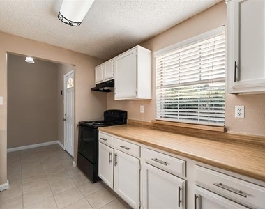 7204 Shadow Bend Drive - Photo Thumbnail 21