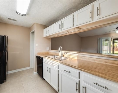 7204 Shadow Bend Drive - Photo Thumbnail 22