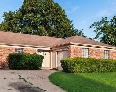 7204 Shadow Bend Drive - Photo Thumbnail 27