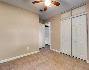 7204 Shadow Bend Drive - Photo Thumbnail 17
