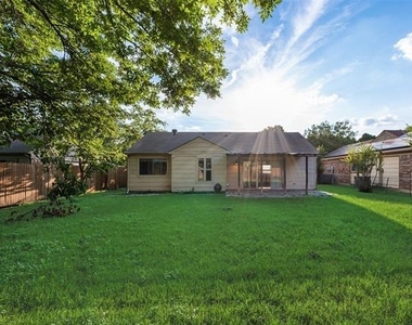 7204 Shadow Bend Drive - Photo Thumbnail 9