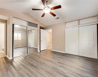 7204 Shadow Bend Drive - Photo Thumbnail 15