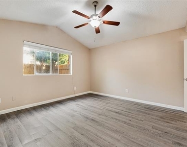 7204 Shadow Bend Drive - Photo Thumbnail 16
