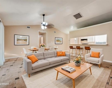 7204 Shadow Bend Drive - Photo Thumbnail 2