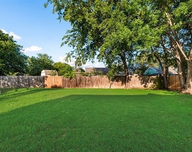 7204 Shadow Bend Drive - Photo Thumbnail 10