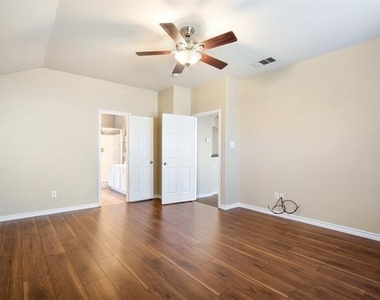 14536 Crystal Lake Drive - Photo Thumbnail 12