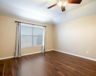 14536 Crystal Lake Drive - Photo Thumbnail 11