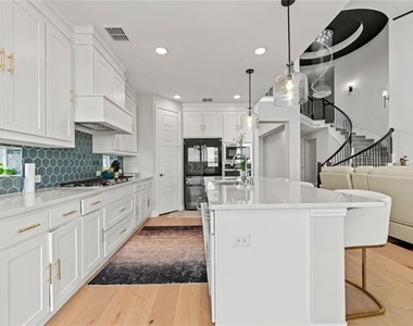 10609 Grayhead Drive - Photo Thumbnail 2