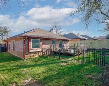 333 Banyan Drive - Photo Thumbnail 15