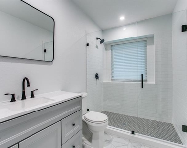 333 Banyan Drive - Photo Thumbnail 13