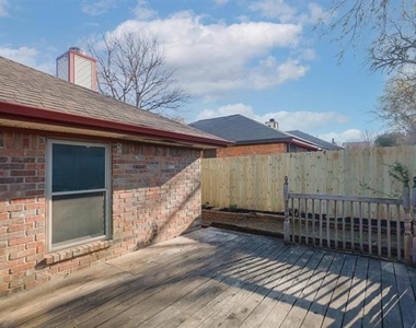333 Banyan Drive - Photo Thumbnail 17