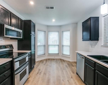 333 Banyan Drive - Photo Thumbnail 5