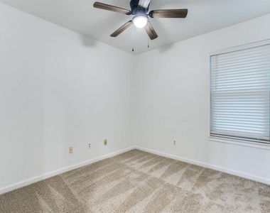 333 Banyan Drive - Photo Thumbnail 10