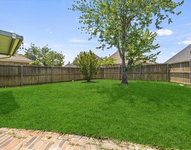 2329 Penrose Drive - Photo Thumbnail 21