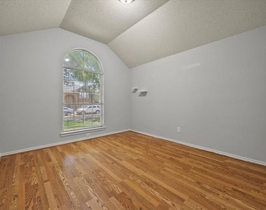2329 Penrose Drive - Photo Thumbnail 18