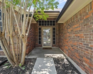 2329 Penrose Drive - Photo Thumbnail 2