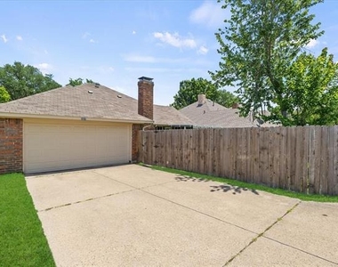 2329 Penrose Drive - Photo Thumbnail 23