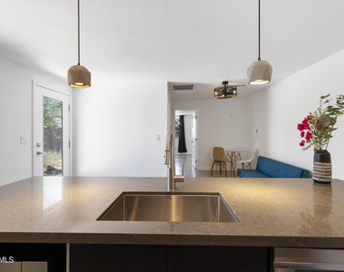 934a W Parkway Boulevard - Photo Thumbnail 5