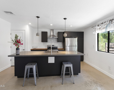 934a W Parkway Boulevard - Photo Thumbnail 3